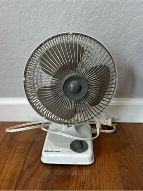 Vintage Windmere 7" Table Fan 2 Speed Oscillating DF-7 Tested & Working